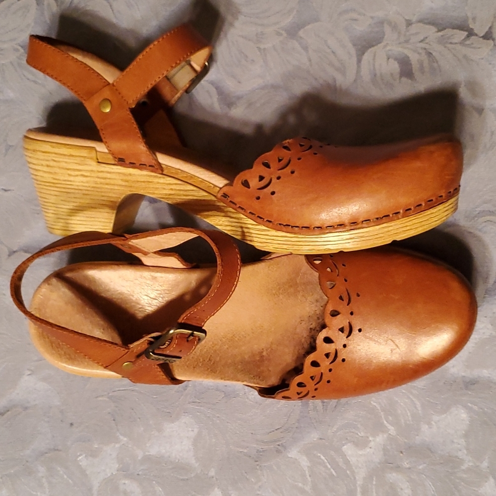 Dansko brown sandal size 10.5 (41)